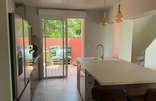 Ruoms Villa | Maison Pour 12 Personnes, 5 ch, 1ha de Terrain Sans Vis-à-vis, Piscine Chauffée