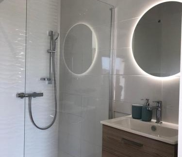Alixan Apartment | Maison proche de la Gare TGV