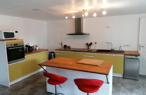 Commes House | Maison renovee en pierres séjour spacieux avec jardin et terrasse aménagée près Omaha beach & Bayeux à 5mn de la mer tous commerces
