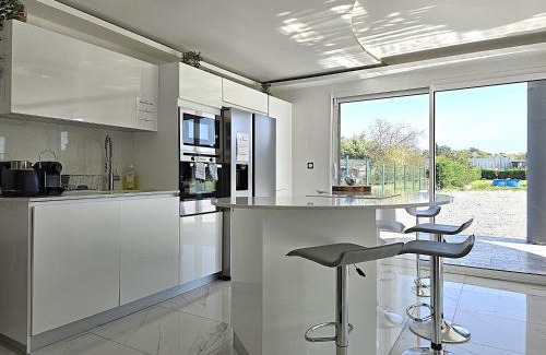 Montauban House | Maison Sapiac - 4pers - 2 chambres - 3 lits - Clim réversible - Terrasse ombragée et grand jardin - Piscine saison estivale