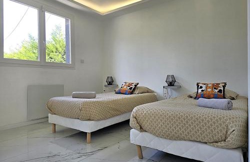 Montauban House | Maison Sapiac - 4pers - 2 chambres - 3 lits - Clim réversible - Terrasse ombragée et grand jardin - Piscine saison estivale
