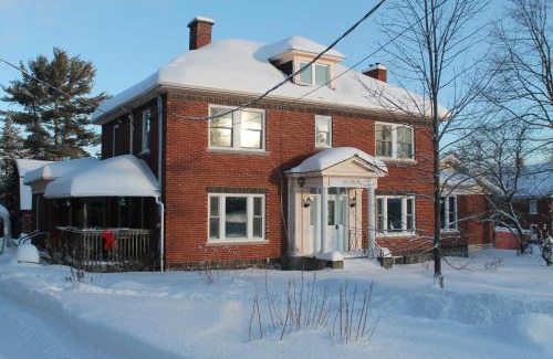 Scotstown Bed & Breakfast | Maison Sherman's house