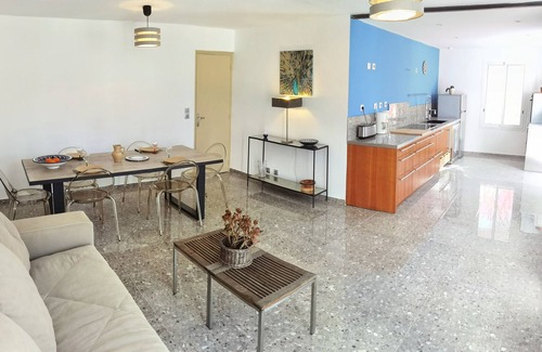 Montolivet House | Maison T3 Moderne et Design Avec Terrasse et Piscine en été