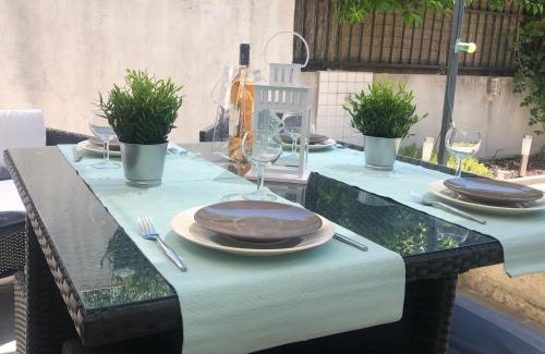 Eyragues House | Maison tendance avec jardin, centre village, Alpilles, familles