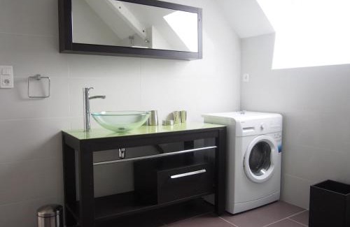Vains House | Maison Tombelaine