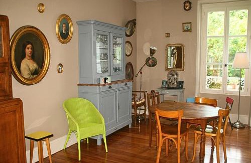 Esbly House | Maison tout confort proche Disneyland avec Jardin, BBQ & parking privé