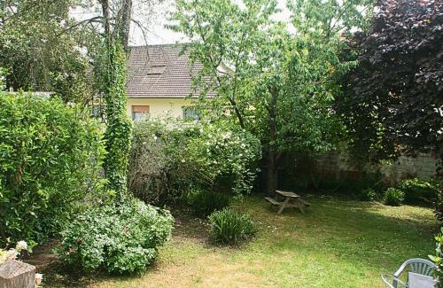 Esbly House | Maison tout confort proche Disneyland avec Jardin, BBQ & parking privé