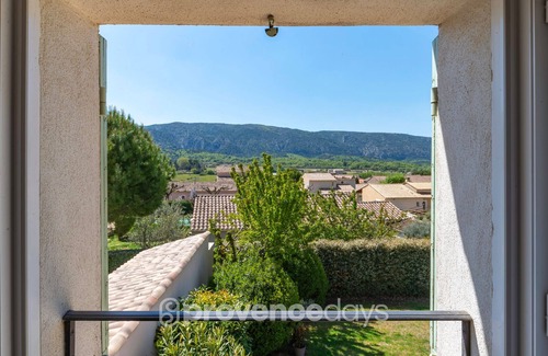 Oppede House | Maison Vaucluse - Provencal villa for 8 with pool and views and walk to village