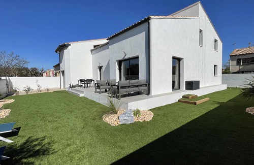 Vias Villa | Maison/Villa Saisonnière 2 kms Plage