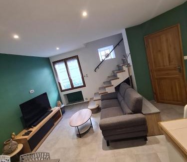 Serignan House | Maison village