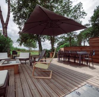 Lacanau Villa | Maison vu Lac en première ligne du lac de Lacanau avec terrain de tennis privatif