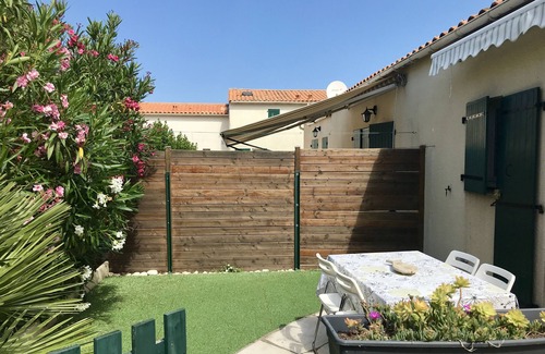 Saint-Georges-d'Oleron Apartment | Maisonette + garden in Oléron for 2, Port du Douhet, beach opposite: D