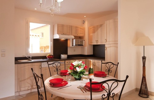 L'Isle-sur-la-Sorgue House | Maisonette au style provencal authentique