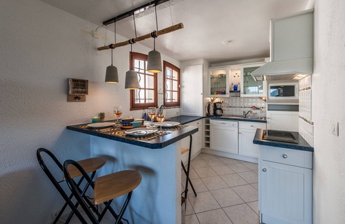 Saint-Raphael Apartment | Maisonette La Cigalerie 30 m from the beach, balcony BBQ