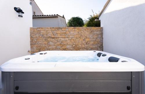 Velaux House | Maisonnette avec Jacuzzi Jacuzzi en service du 15 avril au 15 octobre