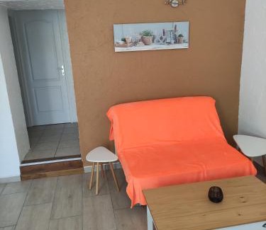 Cosne-Cours-sur-Loire House | Maisonnette rénovée à 5 mn du centre ville