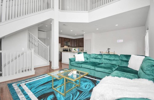Memorial House | Majestic 3 story townhome w/ Pool/Garage/King bed