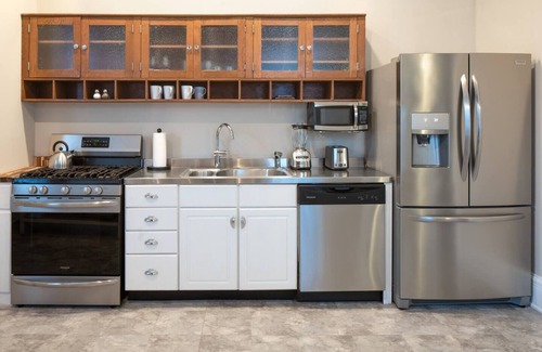 Walnut Hills Apartment | Majestic and Spacious 3 Bdrm 2 Bath Near Eden Park