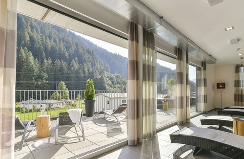 Klosterle Apartment | Majestic apartment in Klösterle with sauna on the Arlberg Met Terras