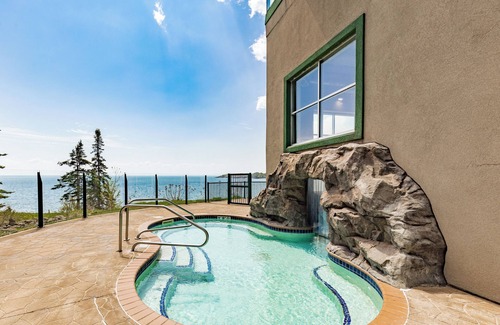 Two Harbors House | Majestic Lake Views | Studio, 2 Queen | Pools