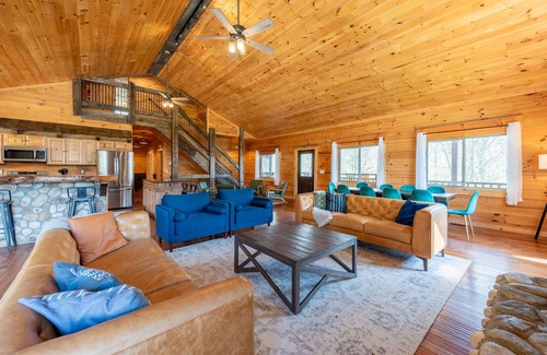 Creola Cabin | Majestic Lodge - A Luxury Stay in Hocking Hills