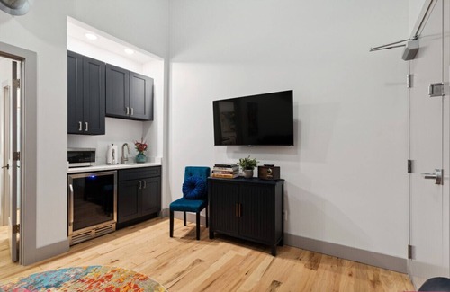 Downtown Nashville Apartment | Majestic Lofts #602 - In Printers Alley! 2.5 Blocks From Broadway!
