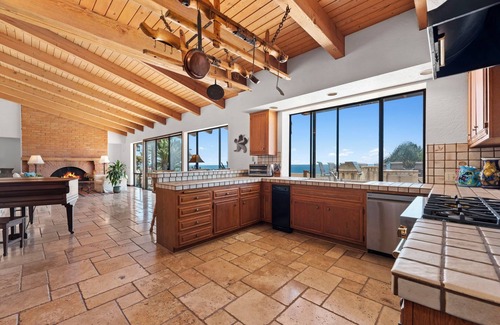 Central Malibu House | MAJESTIC MALIBU HOME, SWEEPING OCEAN VIEWS, 4 MIN TO BEACH, 4 BDRMs, 4 BATHS