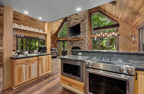 Eagle River House | Majestic Maples | Kentuck Lake, Dock, Firepit, AC, Fireplace, Dogs OK