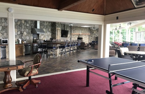 Highlands House | Majestic Mountain Chateau with 20 mile view
