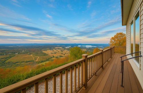 Mid America House | Majestic Mountain Getaway