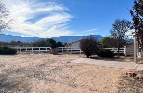 Cottonwood-Verde Village House | Majestic Mountain Manor 8-BEDROOM HOME Views. Close to EVERYTHING. 🎣 🧗‍♀️ 🚲 🏊‍♀️ 🎈