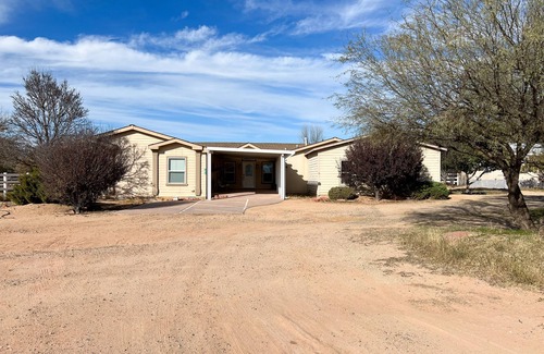 Cottonwood-Verde Village House | Majestic Mountain Manor 8-BEDROOM HOME Views. Close to EVERYTHING. 🎣 🧗‍♀️ 🚲 🏊‍♀️ 🎈