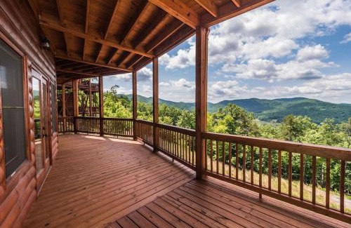 Morganton House | Majestic mountaintop cabin, hot tub, fireplaces