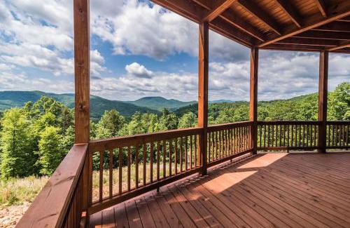 Morganton House | Majestic mountaintop cabin, hot tub, fireplaces