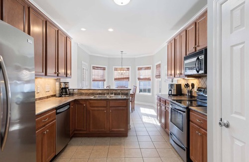 Murfreesboro House | Majestic Murfreesboro Manor | Pet Friendly!