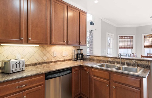 Murfreesboro House | Majestic Murfreesboro Manor | Pet Friendly!