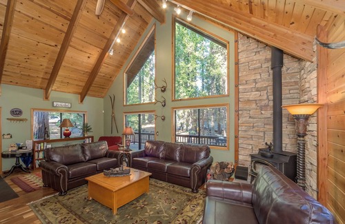 Dorrington Cabin | Majestic Pines Chalet