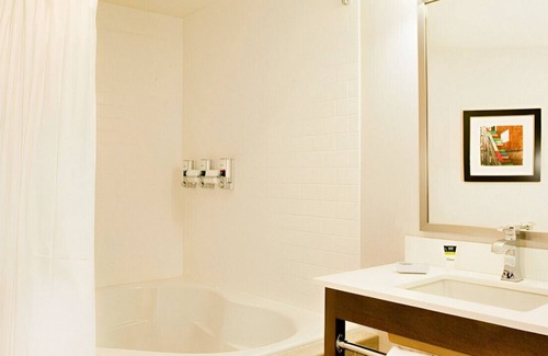 Christiana House | Majestic Room to Stay w/ Excellent Room Service!