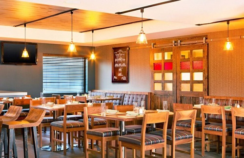 Christiana House | Majestic Room to Stay w/ Excellent Room Service!