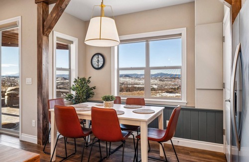 Castle Rock House | MAJESTIC SUNSET RETREAT - BREATHTAKING MOUNTAIN VIEWS!