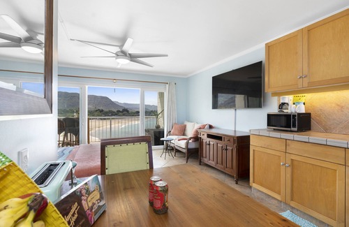 Makaha Condo | Makaha Shores Beach Front Ocean View Studio W/AC