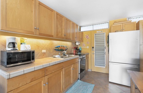 Makaha Condo | Makaha Shores Beach Front Ocean View Studio W/AC
