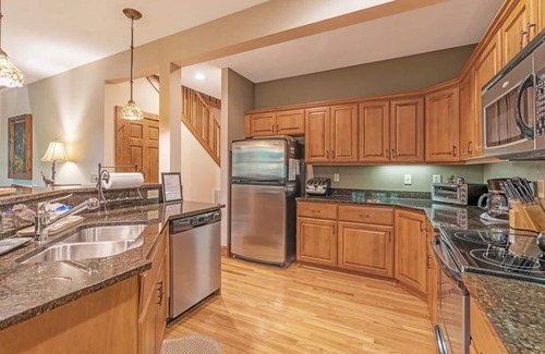 Foscoe House | Makar's Rest - Mountain Townhome, Gated Resort, Indoor/Outdoor Pools and Hot Tub, Fishing Ponds, .