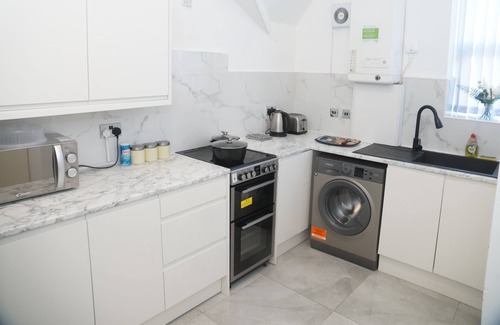 Openshaw Apartment | Make everyday special with a stay at Harmony suite!