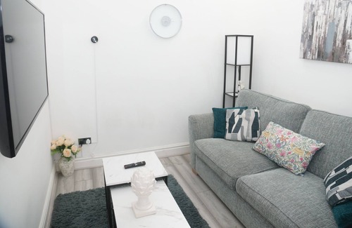 Openshaw Apartment | Make everyday special with a stay at Harmony suite!