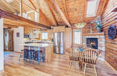 Waupaca Cottage | Make Good Choices! LAKE FRONT- 2 King beds and 2 baths