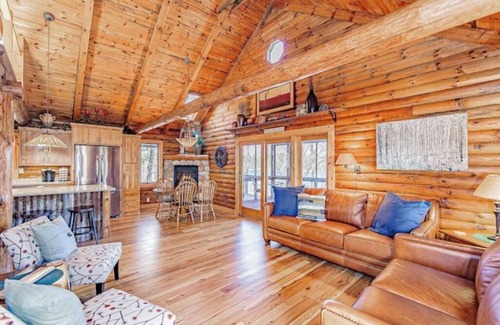 Waupaca Cottage | Make Good Choices! LAKE FRONT- 2 King beds and 2 baths