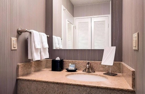 Torrance Hotel | Make Magical Memories in SoCal! Spacious Unit with Balcony, Outdoor Pool!