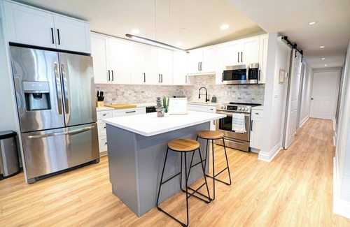 Carver City - Lincoln Gardens House | Make some memories at this unique and family-friendly place