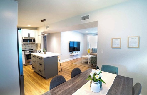 Carver City - Lincoln Gardens House | Make some memories at this unique and family-friendly place